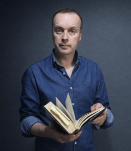 oão Ricardo Lopes (Azurém, Guimarães, 21 de junho de 1977) é um poeta, contista e crítico literário português cuja estreia literária ocorreu já no novo milénio. More: https://portuguesewriter.com/biography/